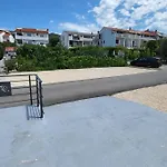 Banjol 2008a Appartement *