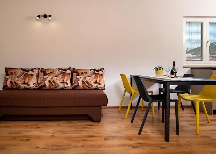 Banjol 2008a Apartment *
